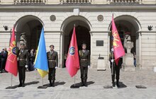 Фото 2: На День міста у центрі Львова замайоріли прапори військових та оборонних сил України