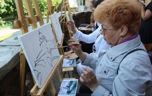 Фото 5: Усі охочі малювали пейзаж «Собор Св. Юра під захід сонця» О. Новаківського на День міста