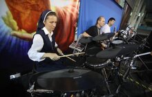 Фото 13: Сотні львів’ян прийшли на молитовну зустріч із сестрою Ліджі Пайяпілі