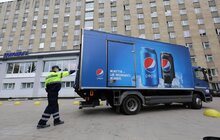 Фото 3: Благодійники передали 4 000 комплектів засобів захисту для медиків лікарні швидкої допомоги
