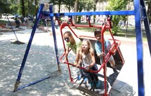 Фото 8: Триває реконструкція дитячого майданчика біля львівського цирку