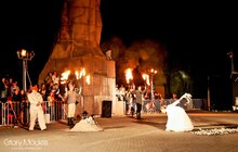 Фото 13: Відкриття фестивалю «Золотий лев» вуличною виставою «Вишневий сад» за п'єсою А. П. Чехова