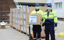 Фото 19: Благодійники передали 4 000 комплектів засобів захисту для медиків лікарні швидкої допомоги