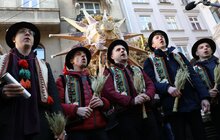 Фото 28: Напередодні Різдва у Львові встановили Різдвяного Дідуха