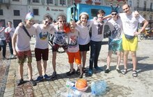 Фото 26: Сьогодні на площі Ринок у Львові влаштували «Поливаний понеділок»
