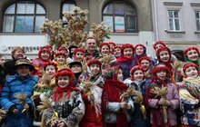 Фото 16: В переддень Різдва у Львові встановили Різдвяного Дідуха