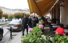 Фото 4: На фасаді будинку відкрили інформаційну таблицю Почесного Латвійського Консульства