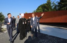 Фото 10: Блаженніший Епіфаній вшанував захисників України на Меморіалі Героїв Небесної Сотні у Львові