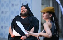 Фото 8: У дворику Ратуші відбулось сценічне читання п’єси, яку написав ветеран