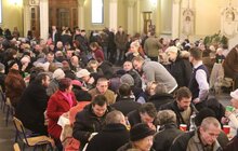 Фото 13: Для потребуючих у Львові організували святковий різдвяний обід