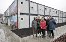 Фото 1: Представники Польщі і Великої Британії відвідали найбільше модульне містечко у Львові, яке звели за кошти цих країн
