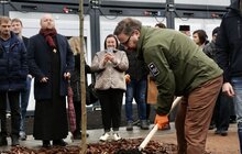 Фото 7: Представники Польщі і Великої Британії відвідали найбільше модульне містечко у Львові, яке звели за кошти цих країн