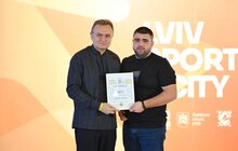 Фото 2: 100 найкращих тренерів отримали премію від міста