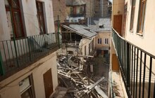 Фото 15: На пр. Свободи, 23 почали розбирати завали: протиаварійні роботи фінансуватиме власник сусіднього будинку (відео)