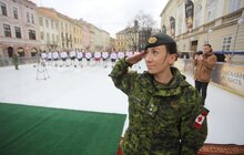 Фото 14: У центрі Львова День хокею — дружній матч зіграли між собою команди з Канади та зі Львова
