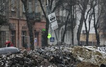 Фото 14: Триває реконструкція вул. С. Бандери: підрядник проводить роботи з облаштування колектора і водопровода