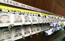 Фото 10: Сотні паперових ангеликів розмістили на Меморіалі Небесної Сотні у Львові
