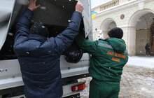 Фото 16: У парку «700-річчя Львова» продовжують посипати доріжки кавовою гущею для боротьби з ожеледицею
