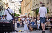 Фото 7: Сьогодні локацію «Музика на Курбаса» «запалювала» фольктроніка від гурту «LIRWAK»