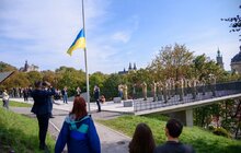 Фото 5: Національний стяг на Меморіалі Героїв Небесної Сотні цього тижня підняли прикордонники