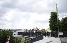 Фото 9: Віталій Марків підняв національний стяг на Меморіалі Героїв Небесної Сотні