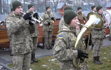 Фото 15: З нагоди Дня Збройних Сил України у Львові на Личакові вшанували новітніх Героїв