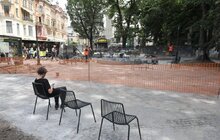 Фото 7: Для зручності пішоходів демонтують огорожу на площі Галицькій