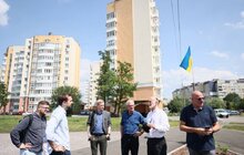 Фото 3: Рафал Дуткевич та Владика Борис Ґудзяк відвідали модульне містечко на Сихові