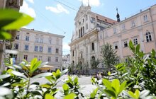 Фото 4: У Львові фасаду 400-літнього Гарнізонного храму повернули автентичний колір