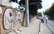 Фото 5: На вул. Бандери демонтують аварійну підпірну стінку: трамваї №1 та №2 курсуватимуть за частково зміненими маршрутами (відео)