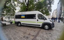 Фото 5: У Львові британські волонтери передали чергову партію автомобілів для Сил оборони та гуманітарних потреб