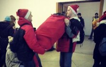 Фото 1: У вечір 18 та 19 грудня помічники Миколая у Львові рознесли подарунки для 3000 дітей