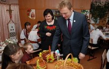 Фото 8: Сьогодні міський голова взяв участь у презентації творчої майстерні «Писанка добром весь світ зігріє» у гімназії «Гроно» 