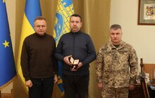 Фото 7: Дев’ятьом родинам полеглих захисників у мерії Львова вручили державні нагороди