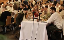 Фото 2: У трапезній Українського католицького університету відбулась різдвяна вечеря і найстаріший різдвяний вертеп за участю пацієнтів UNBROKEN