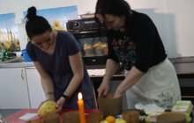 Фото 6: Господині модульного містечка на Сихові спекли паски для українських захисників