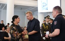 Фото 5: В День пам’яті полеглих воїнів у Львові 35 захисників посмертно нагородили «Почесним знаком Святого Юрія» (фото/​відео)