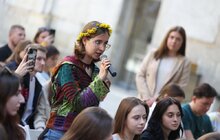 Фото 9: У дворику Ратуші відбулась тепла зустріч з Почесним громадянином Львова Мирославом Мариновичем, яку модерувала Емма Антонюк