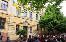 Фото 11: У Львові на фасаді школи, де навчався Андрій Парубій, встановили меморіальну таблицю