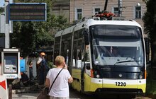 Фото 3: Зупинку на пл. Соборній роблять доступною: трамваї №3 та №8 тимчасово змінили кінцеву зупинку (відео)