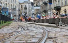Фото 6: Зупинку на пл. Соборній роблять доступною: трамваї №3 та №8 тимчасово змінили кінцеву зупинку (відео)