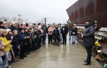 Фото 3: Ангели пам'яті: школярі принесли на Меморіал Героїв Небесної Сотні саморобних ангеликів (відео)