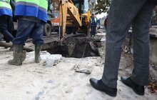 Фото 7: Ліквідація пориву на магістральному водопроводі на пр. Свободи триватиме до кінця дня: працюють водовозки