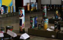 Фото 2: У Центрі Довженка відкрилась виставка розмальованих військових артефактів: відбудеться аукціон