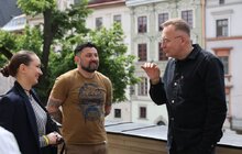 Фото 7: Гурт KOZAK SYSTEM виступив у центрі НЕЗЛАМНІ та завітав до Ратуші