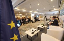 Фото 15: Учасники конференції «Угода мерів» у Львові оплесками подякували Президенту за те, що він не підписав закон 5655