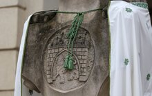 Фото 4: День вишиванки: львівських левів перед Ратушею одягнули у вишиті сорочки (фото/відео)