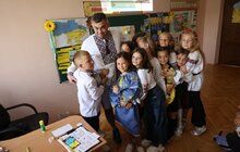 Фото 12: У Львові перший урок у школі провів військовослужбовець, що втратив ногу на війні (відео)