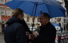 Фото 2: На фасадах львівських будинків встановили три інформаційні таблиці юристам-міжнародникам