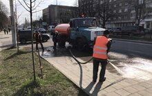 Фото 33: Комунальні служби дезінфікують місто: миють вулиці, тротуари, зупинки транспорту, сходові клітки будинків